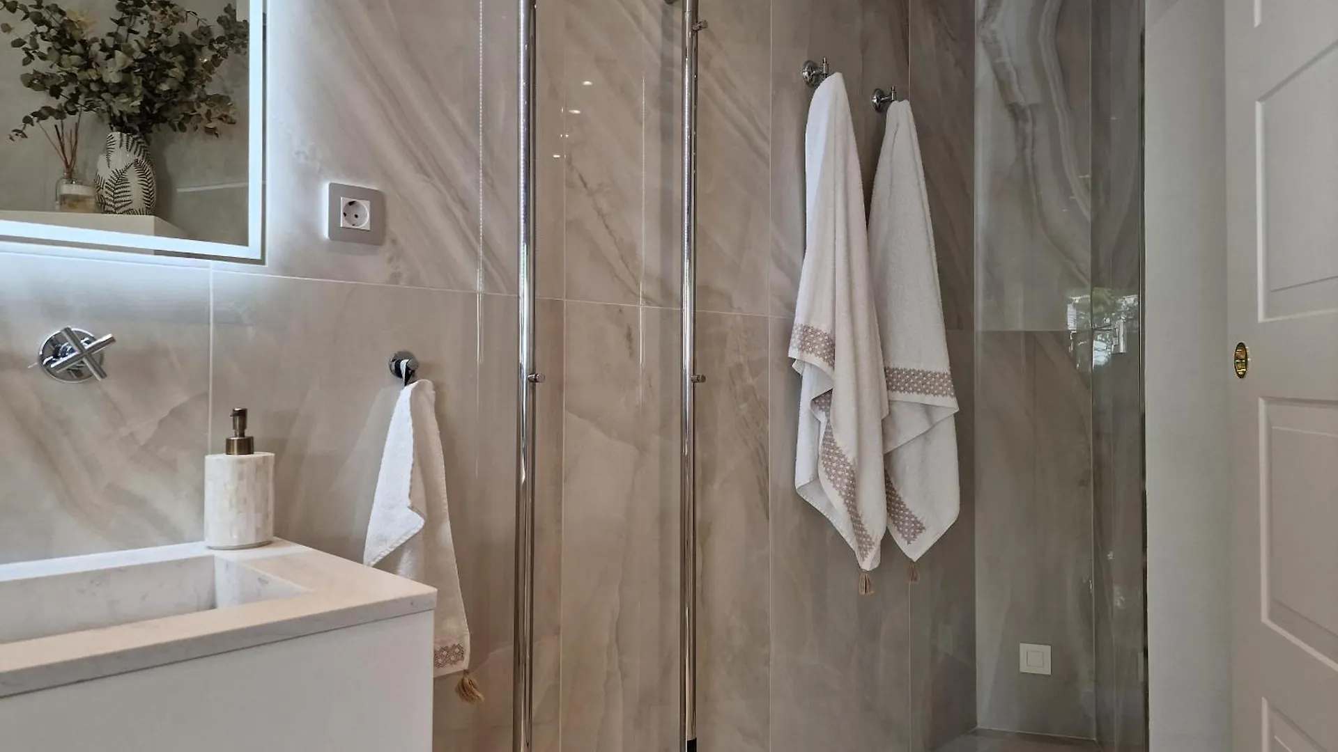 Sun & Palms - Luxurious 2 Bedroom Apartment With A Great Pool Area Mijas Spain