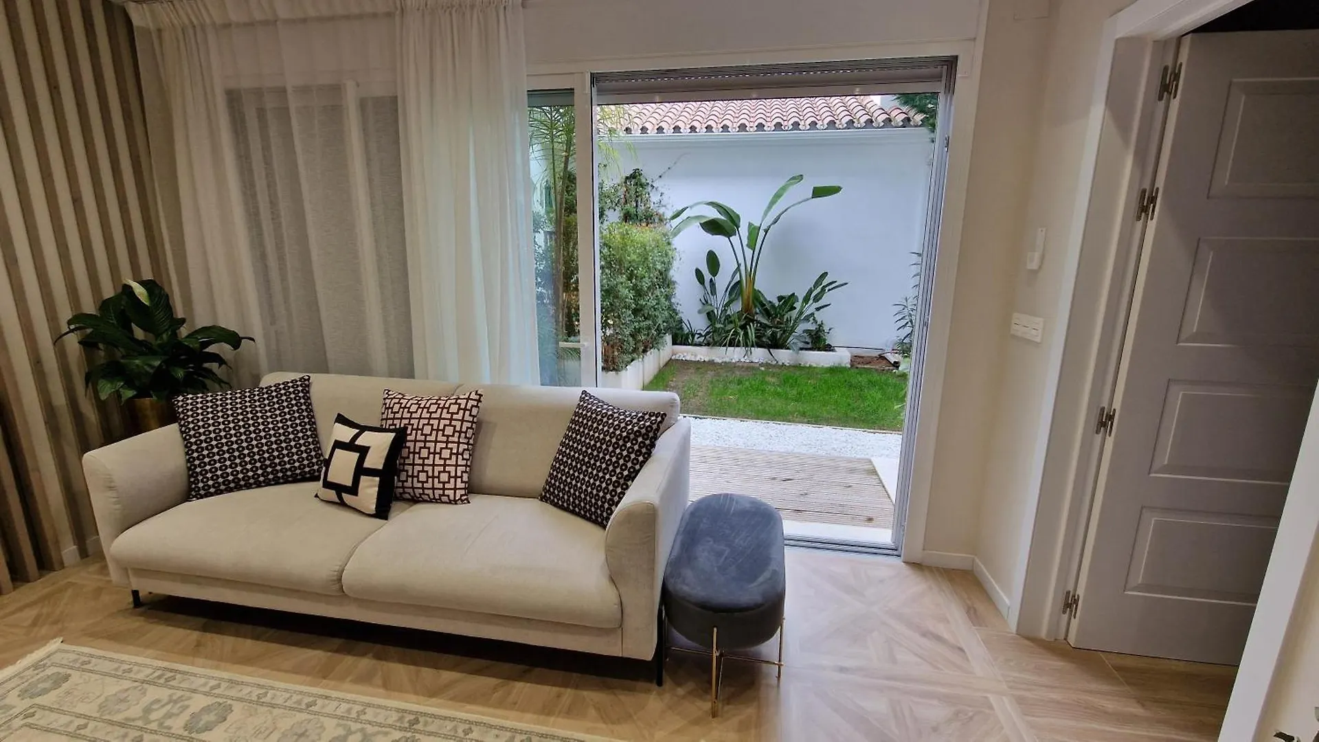 Sun & Palms - Luxurious 2 Bedroom Apartment With A Great Pool Area Mijas