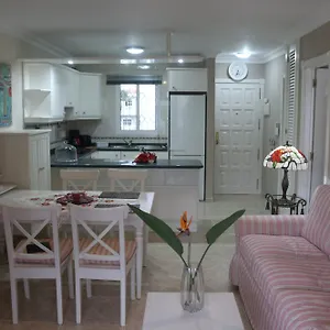 apartamentos-vista-laurisilva.in-canary-islands.com/