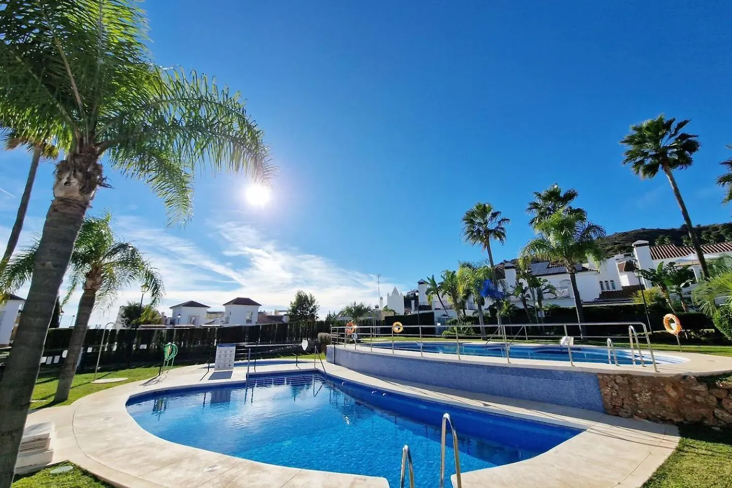 Sun & Palms - Luxurious 2 Bedroom Apartment With A Great Pool Area Mijas